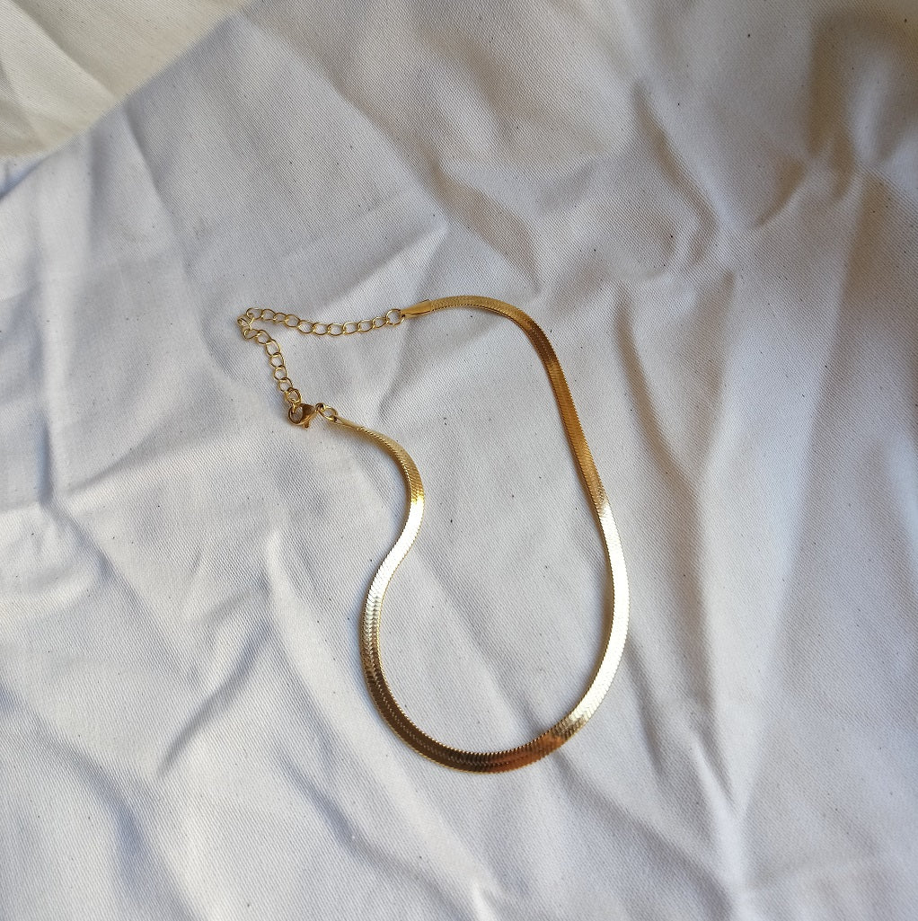 Cruz Snake Chain Necklace
