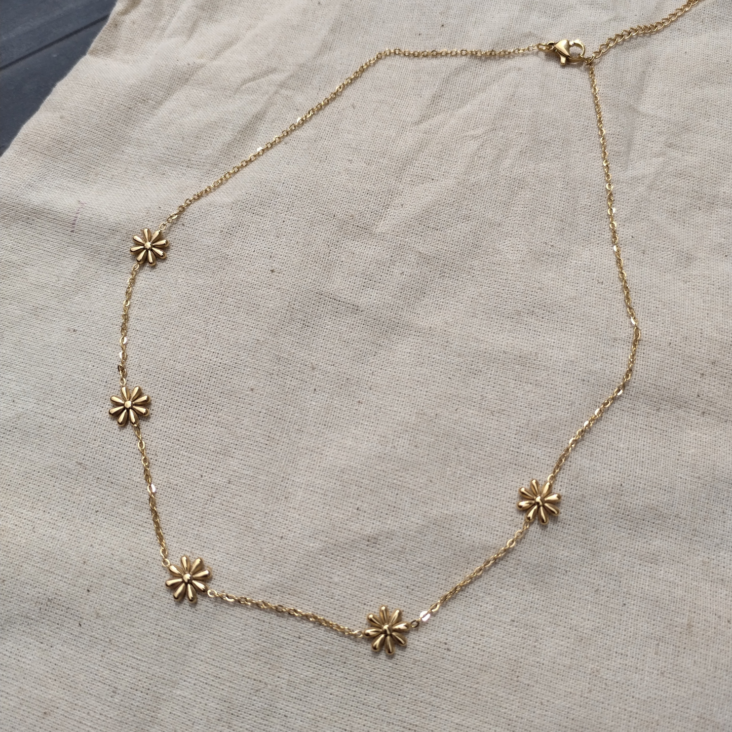 Daisy Necklace