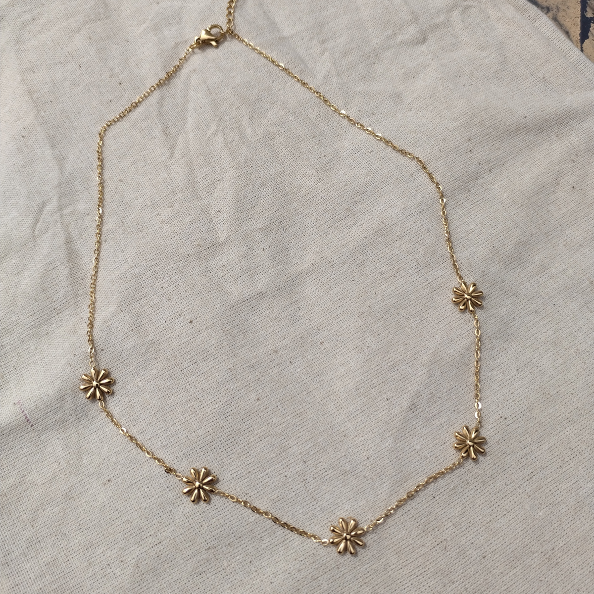 Daisy Necklace