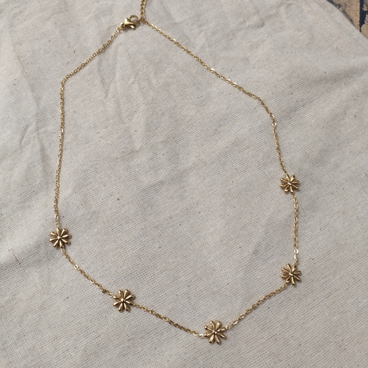 Daisy Necklace