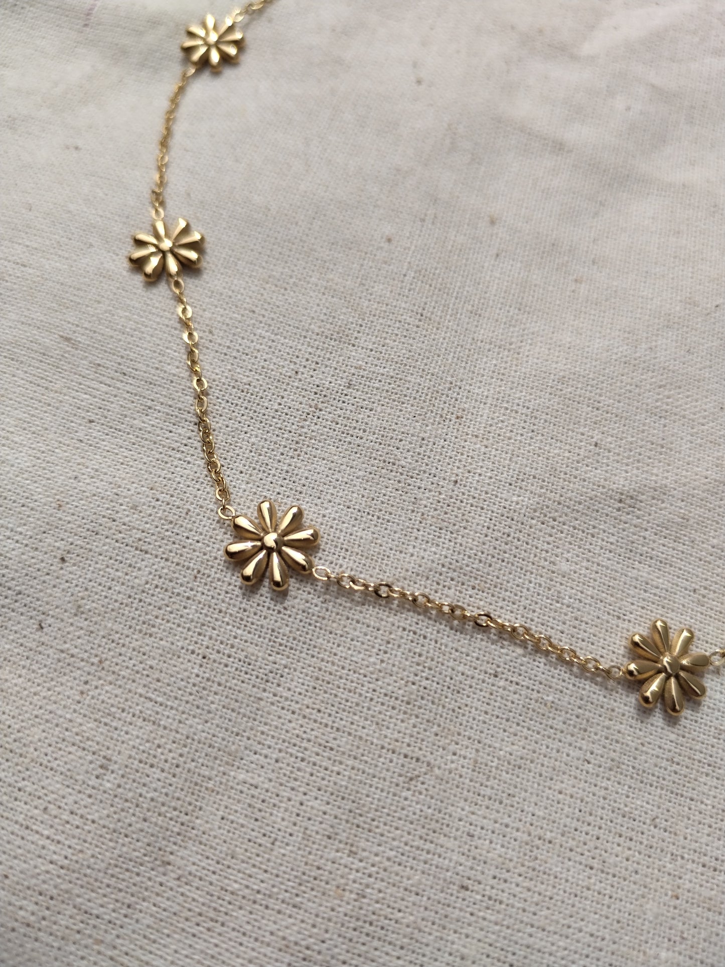 Daisy Necklace